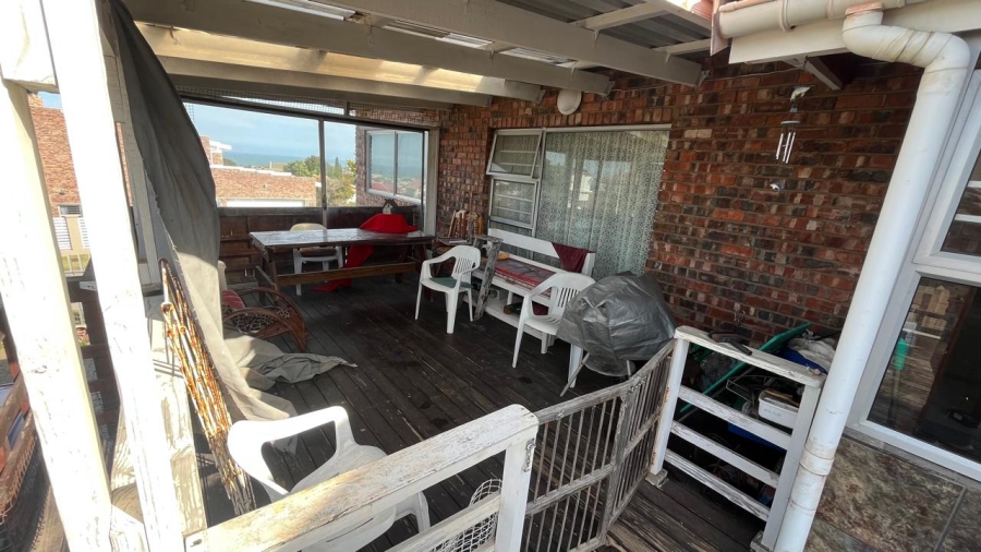 5 Bedroom Property for Sale in Wavecrest Eastern Cape